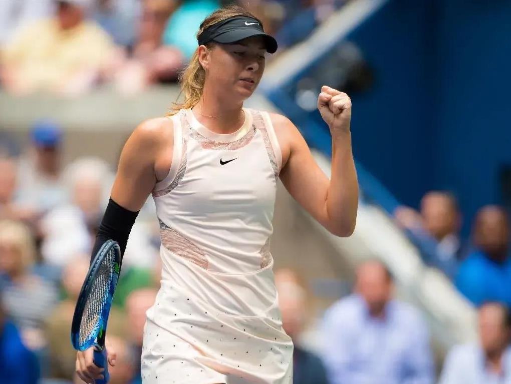 莎拉波娃重返赛场，反败为胜首场状态出色，曼联观众沸腾！