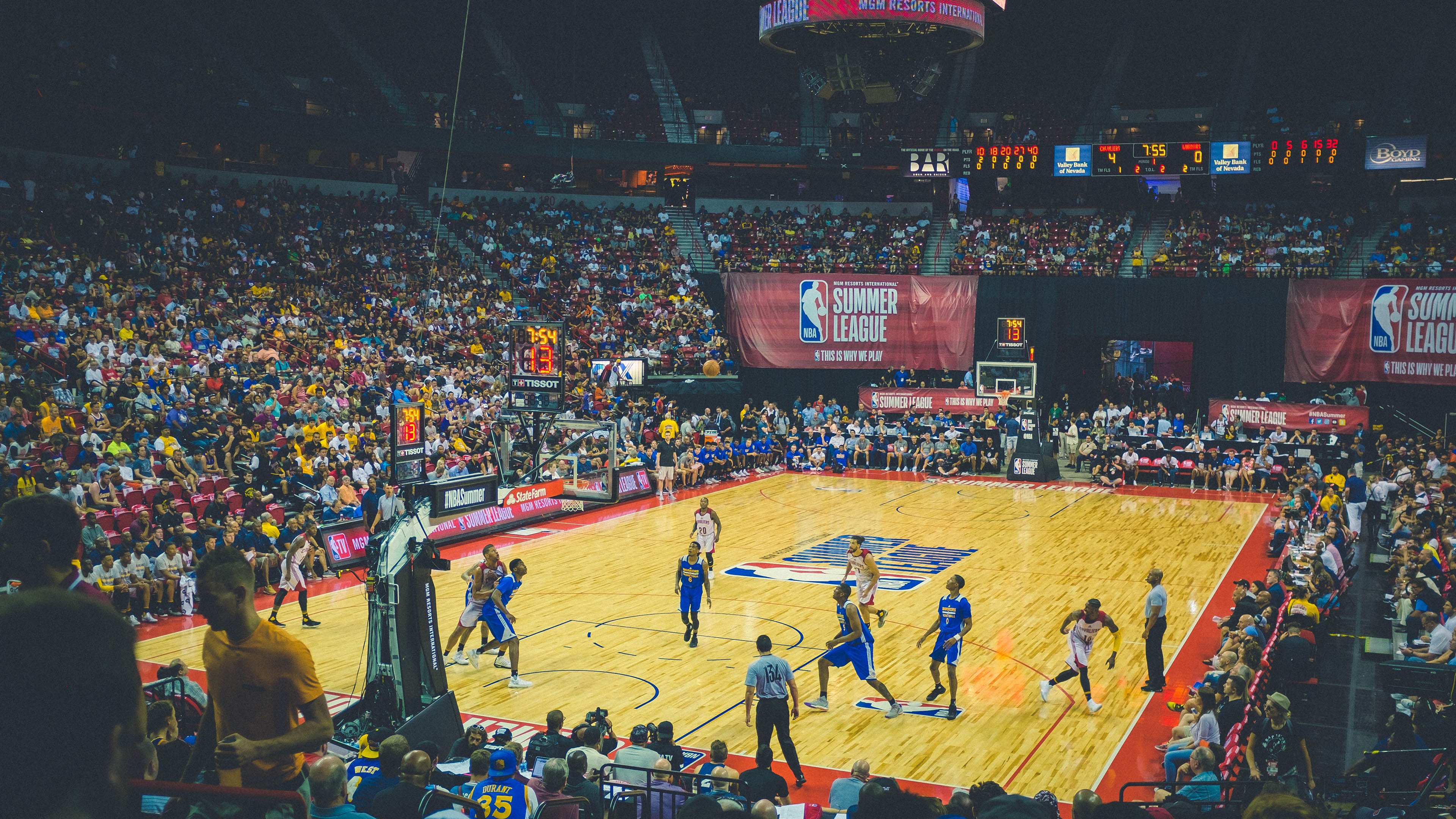 MAD前途光明！，哈兰德新星出色防守表现突出观众掌声雷动